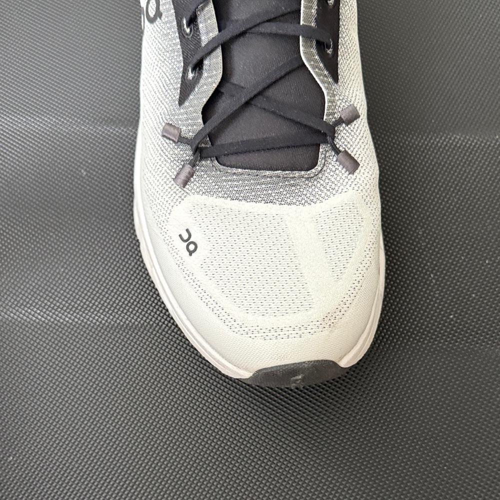 On Running Cloudtilt women’s shoe- White and Black - Picture 5 of 12